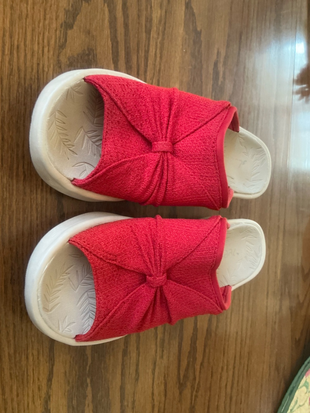 Bzees Red Sunburst Slide Sandals- 8.5